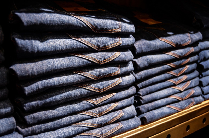 magasin-ST MARTIN DU VAR-min_jeans_pants_blue_shop_shopping_shelf_exhibition_buy-940702